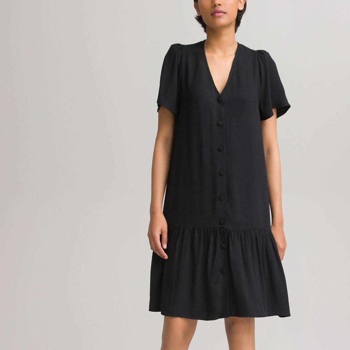 Платье Короткое с V-образным вырезом на пуговицах низ с воланом 40 черный
