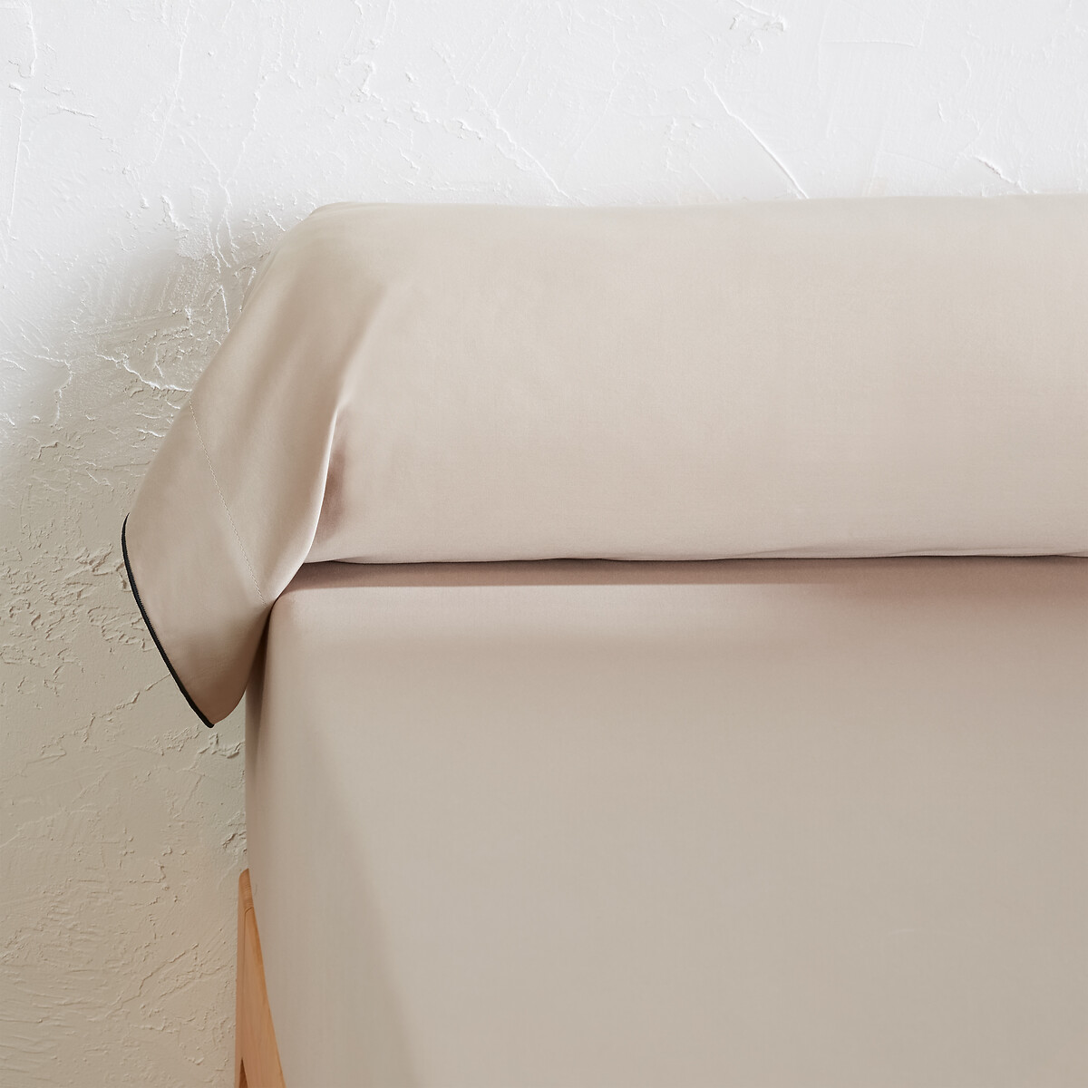 Наволочка на подушку-валик из осветленного хлопкового сатина Victor однотонная 85 x 185 см бежевый