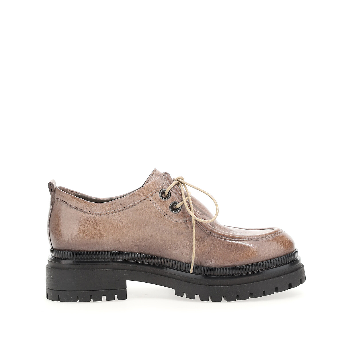 Beige brogues 2024