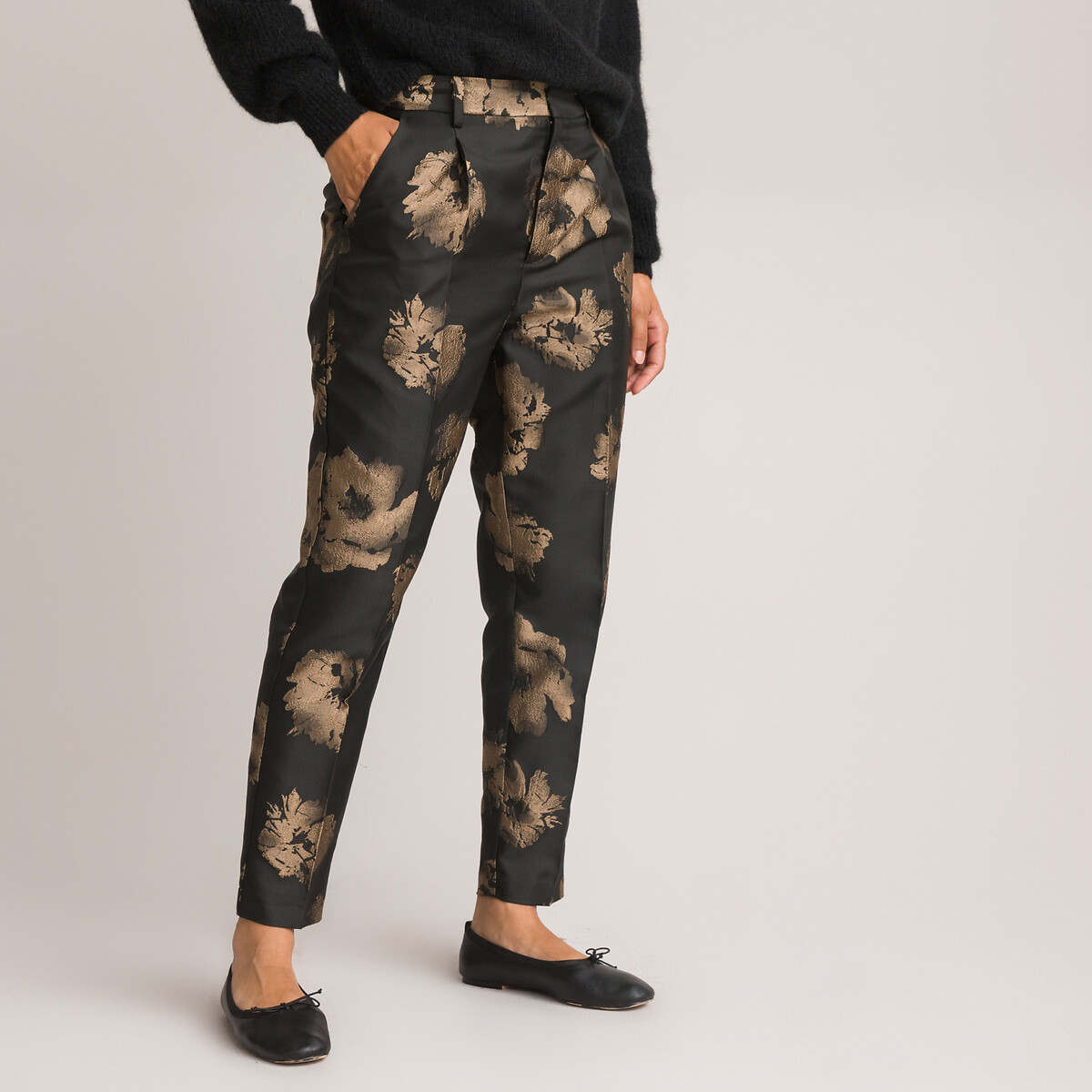Fluid black cigarette pants with floral print B35 Color Black Tailles SM   OKKO MODE