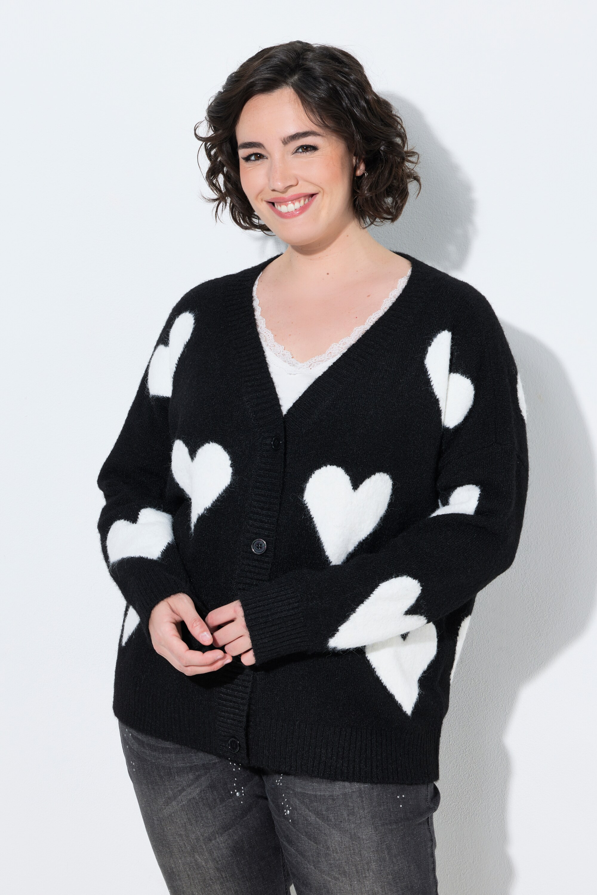 Cardigan oversize, motif grands cœurs, ULLA POPKEN