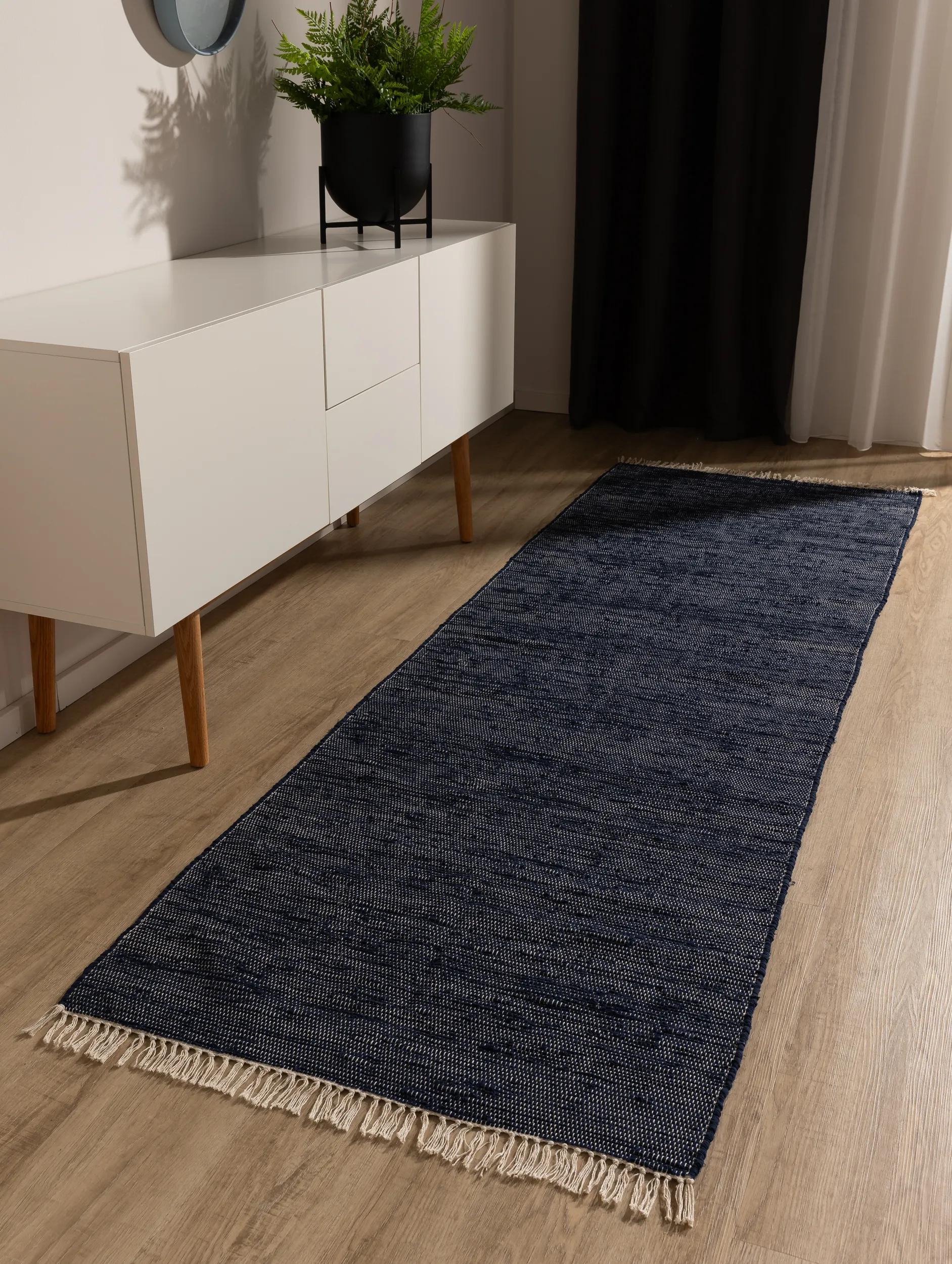 Tapis fabriqué à partir de matériaux recyclés tissé main TOM, BENUTA