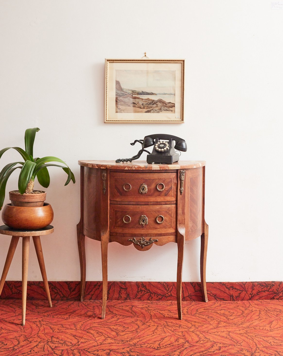 Commode demi-lune en marbre rose Garance N°252 - Bon état, DEBONGOUT