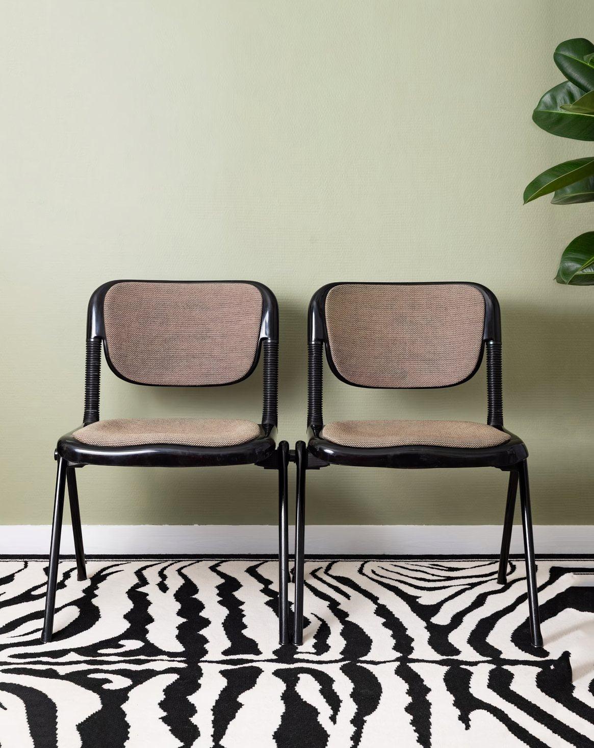 Paire de deux chaises design Alma N°1991 - Bon état, DEBONGOUT