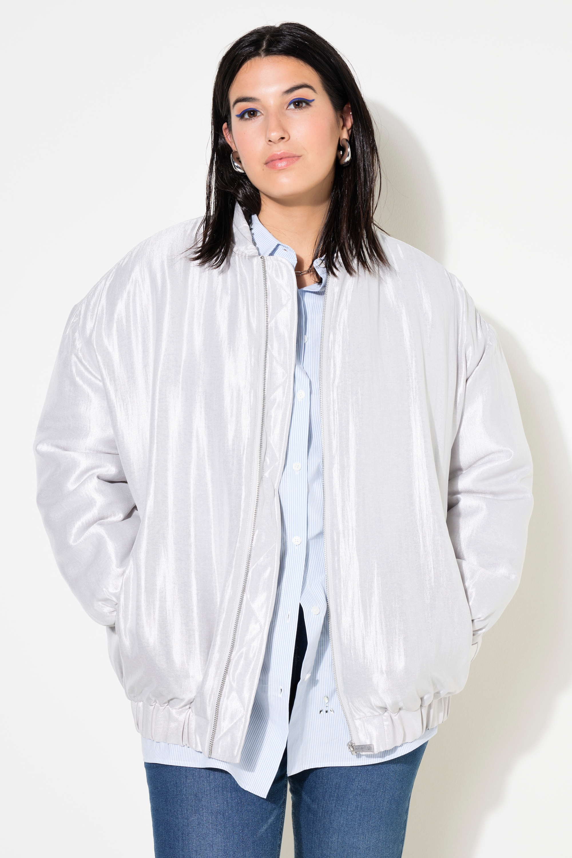 Blouson oversize. Matière brillante, STUDIO UNTOLD