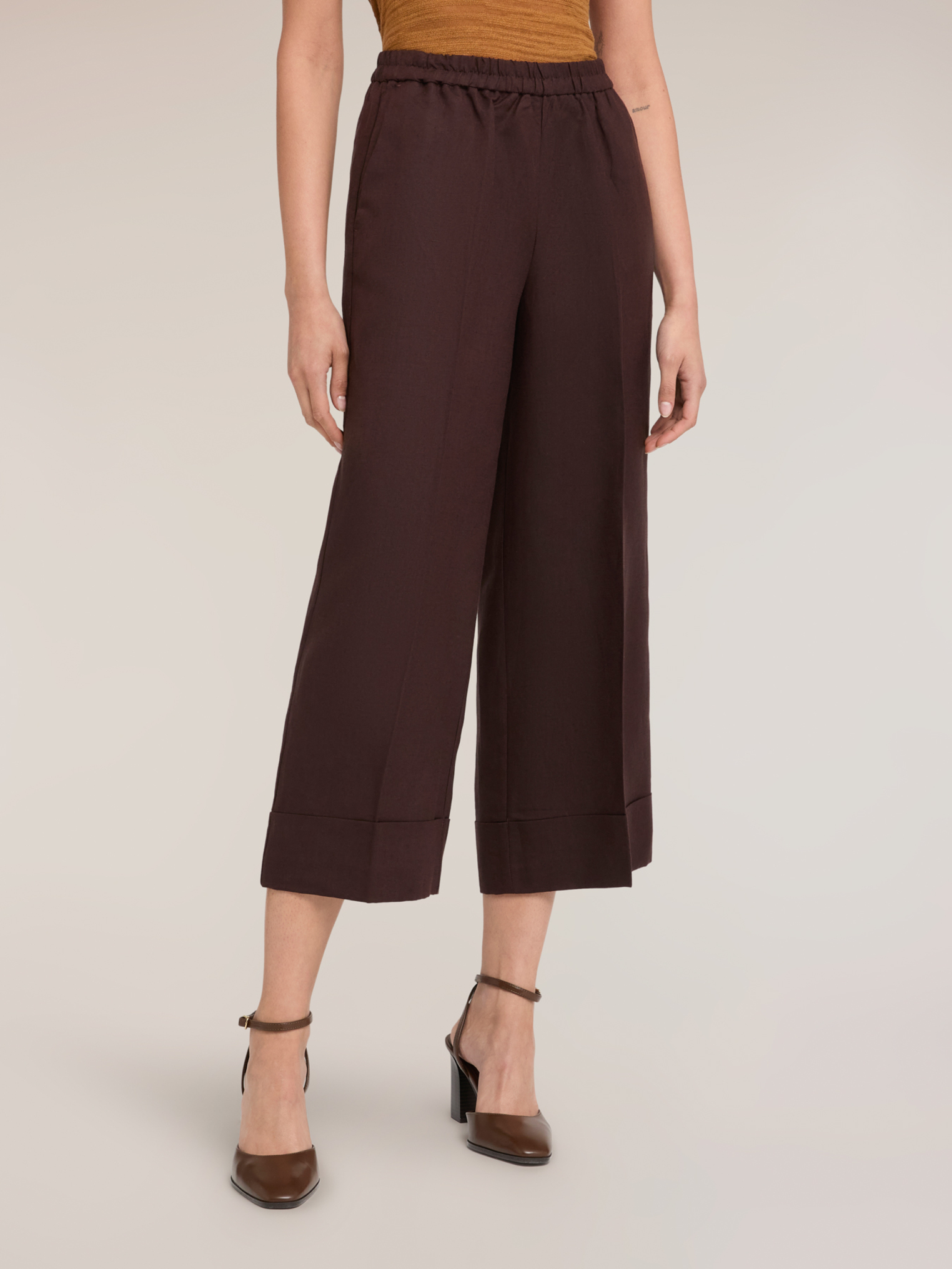Pantalon cropped, MOTIVI