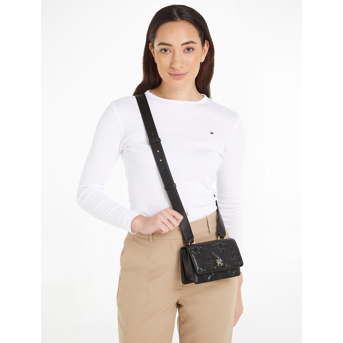 Tommy hilfiger shoulder on sale bag