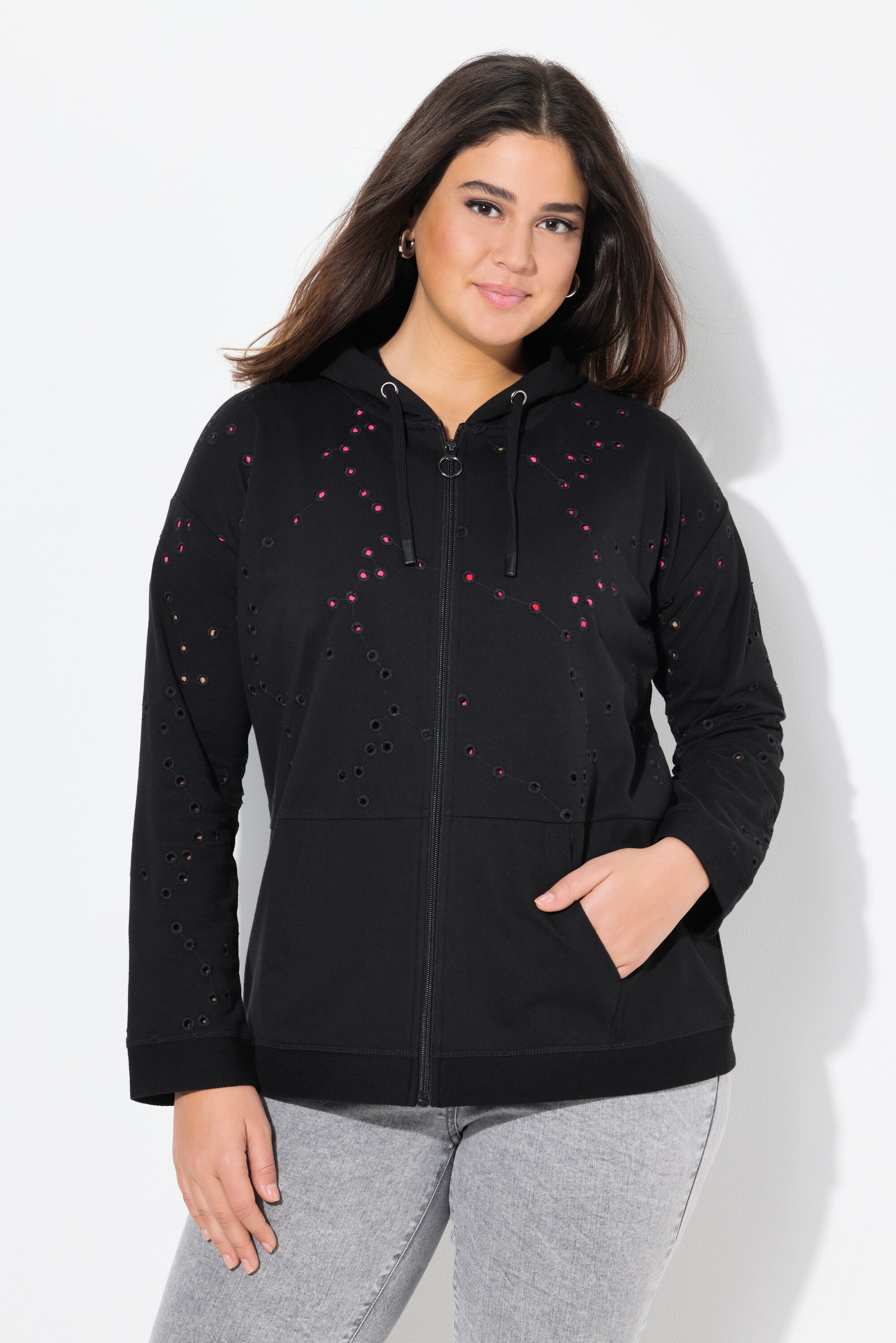 Veste en jean oversize. Broderies ajourées., ULLA POPKEN