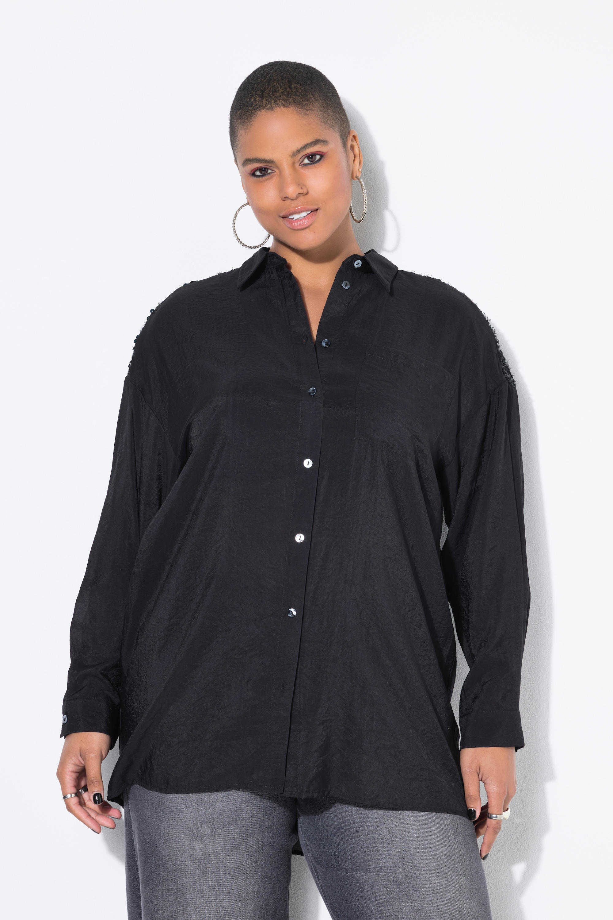 Chemisier oversize. Franges et sequins aux, STUDIO UNTOLD