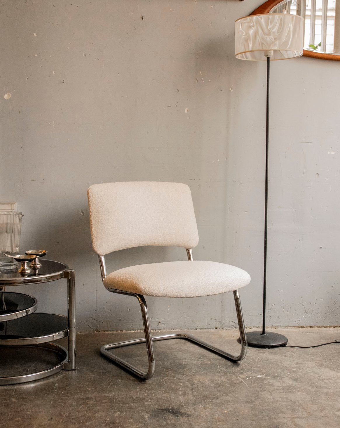 Fauteuil restauré au tissu bouclette Jakob N°1266 - Bon état, DEBONGOUT