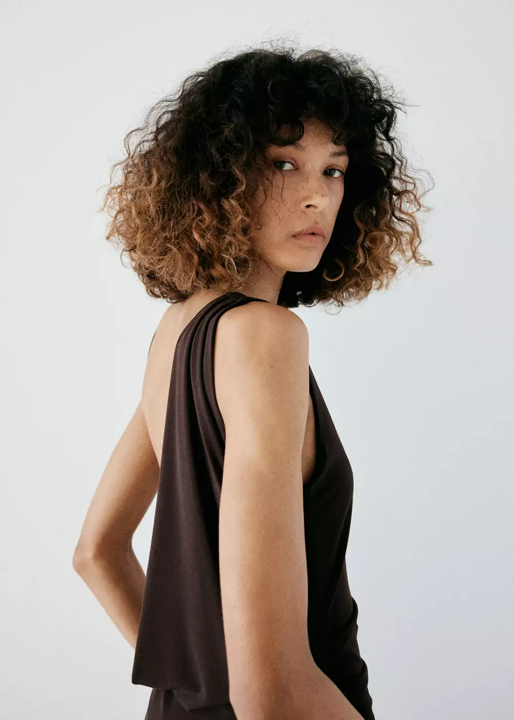 Robe froncée dos nu, MANGO