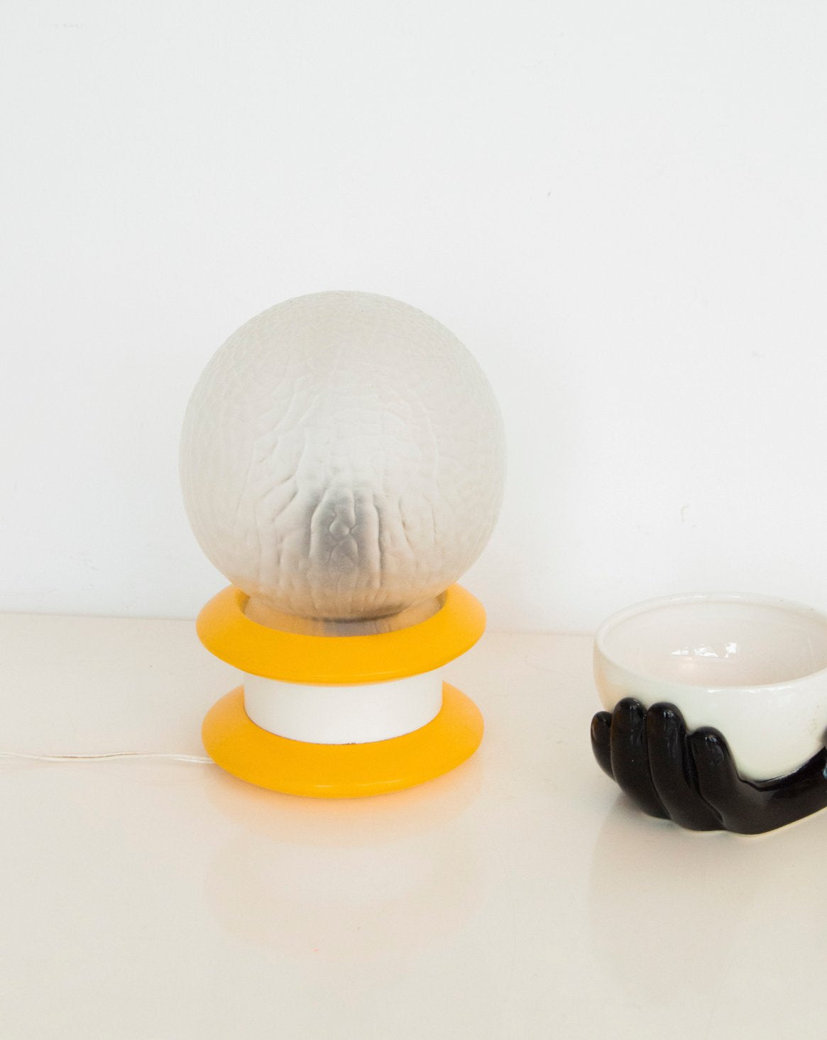 Lampe en verre jaune et blanche Julia N°813 - Bon état, DEBONGOUT