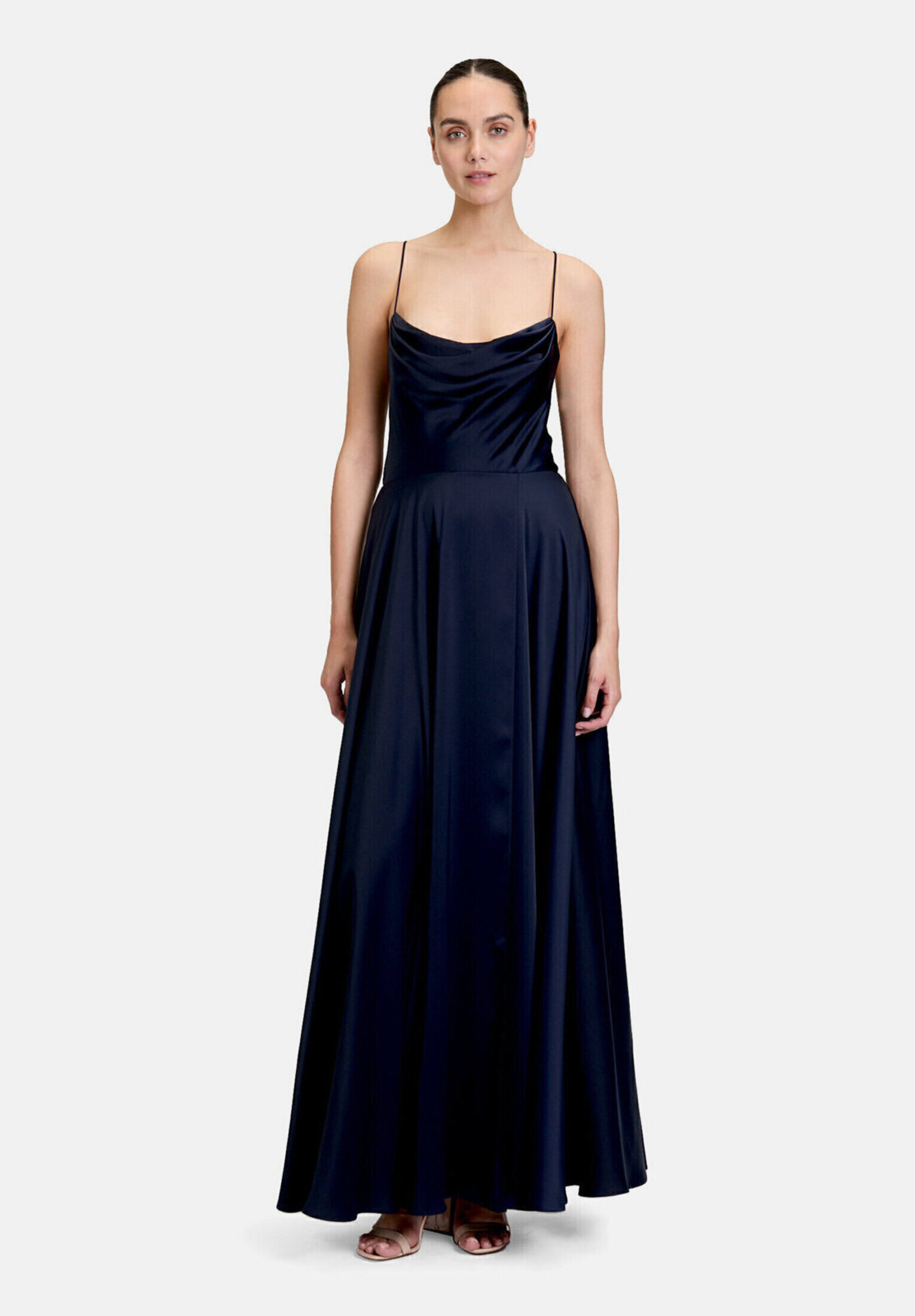 Robe de soirée à encolure bénitier, VERA MONT