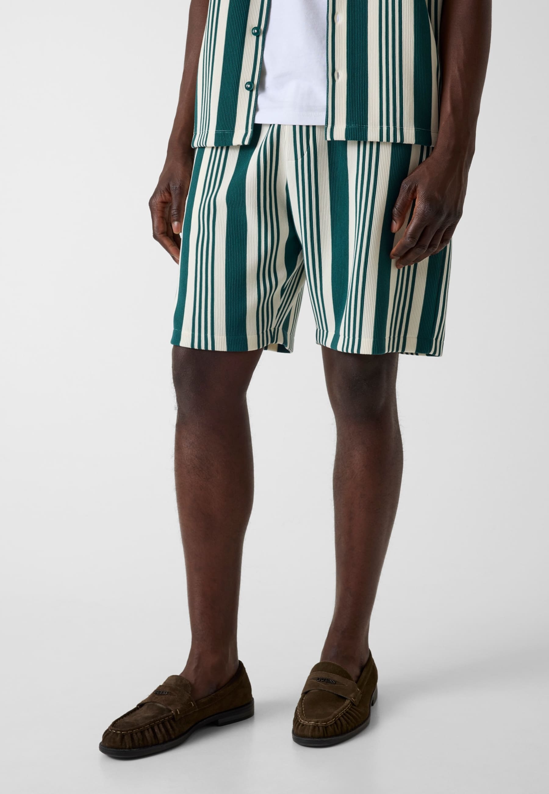Short Rayé, GUESS