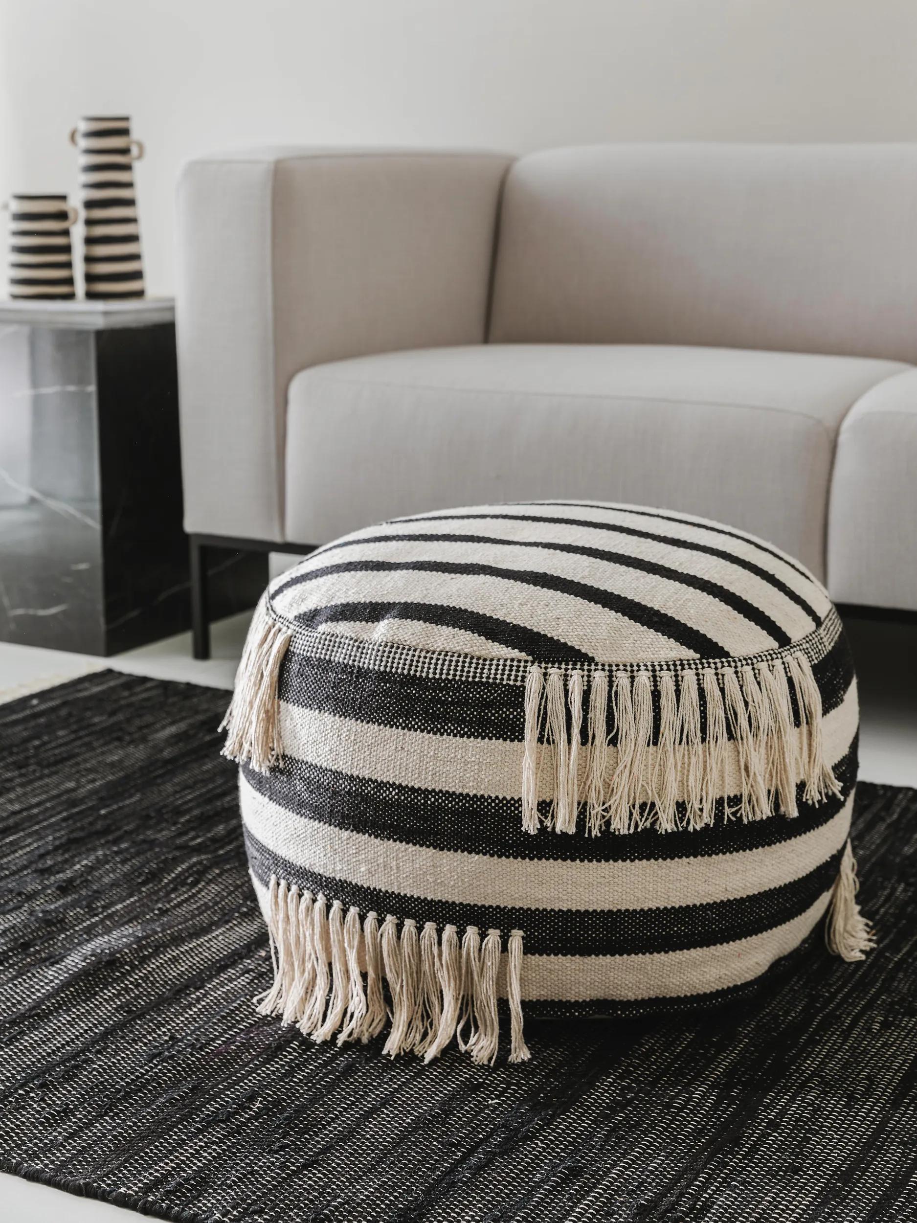 Pouf tissé main DEJA, BENUTA
