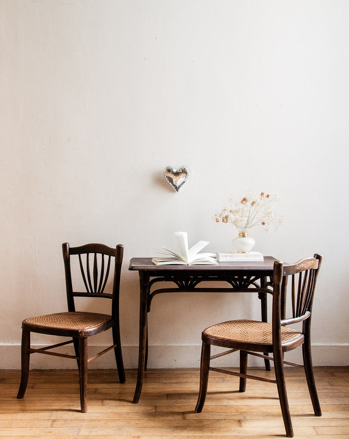 Ensemble 1 table et 2 chaises Baumann Ange N°1 - Bon état, DEBONGOUT