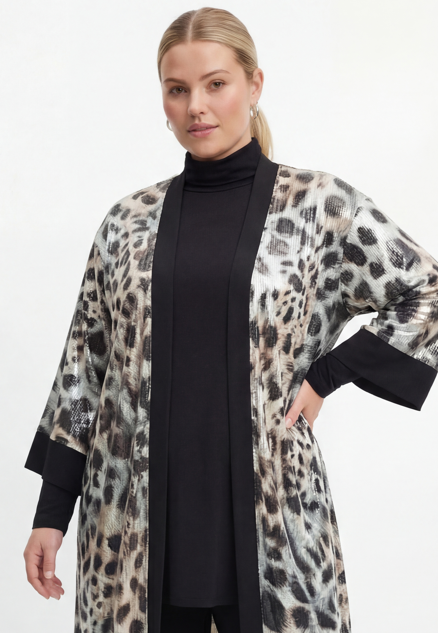 Kimono ornementée de sequins / à sequins, YOEK