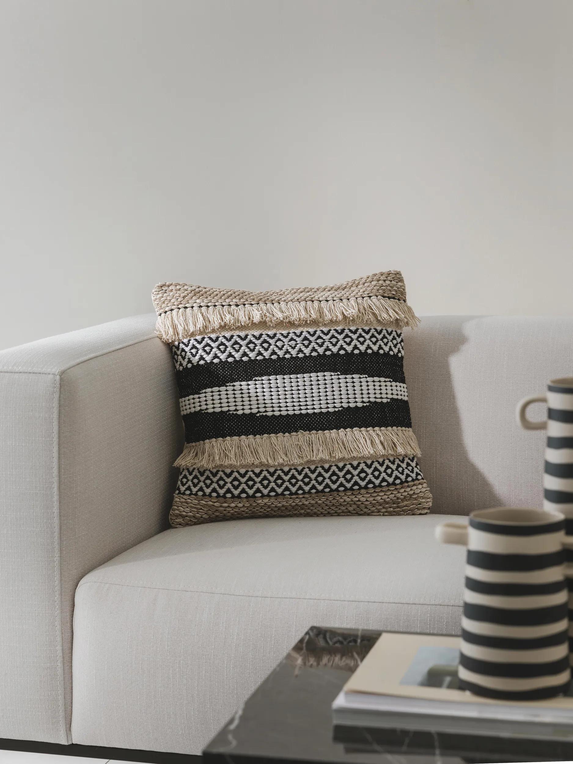 Housse de coussin tissé main DEJA, BENUTA