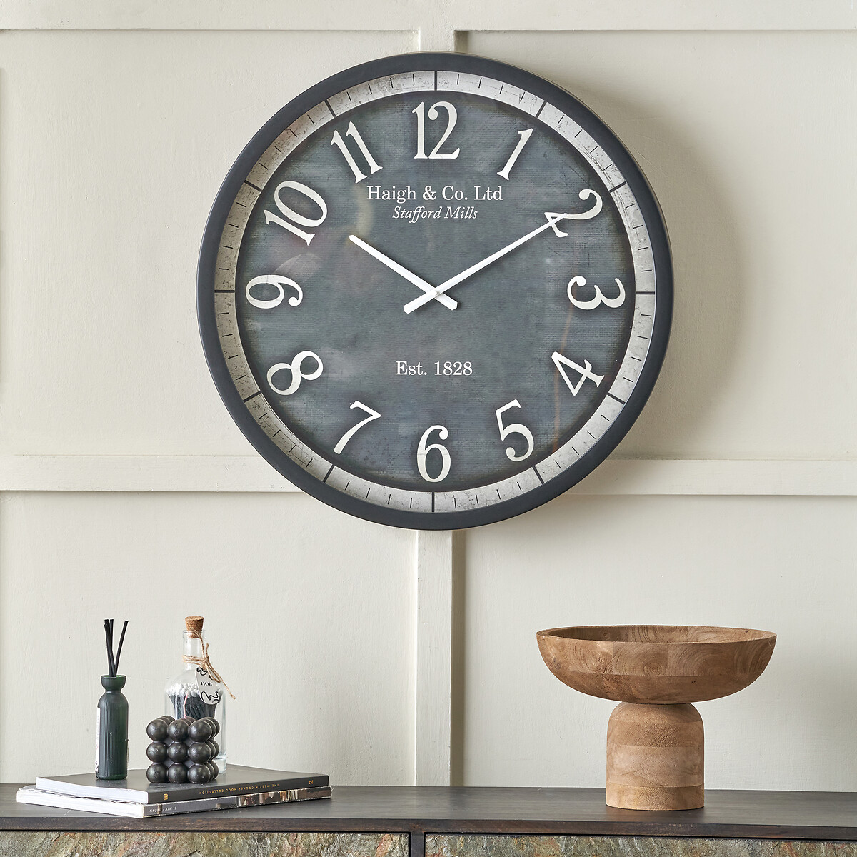 61cm Black Wood Effect Round Wall Clock, ÉDITÉ