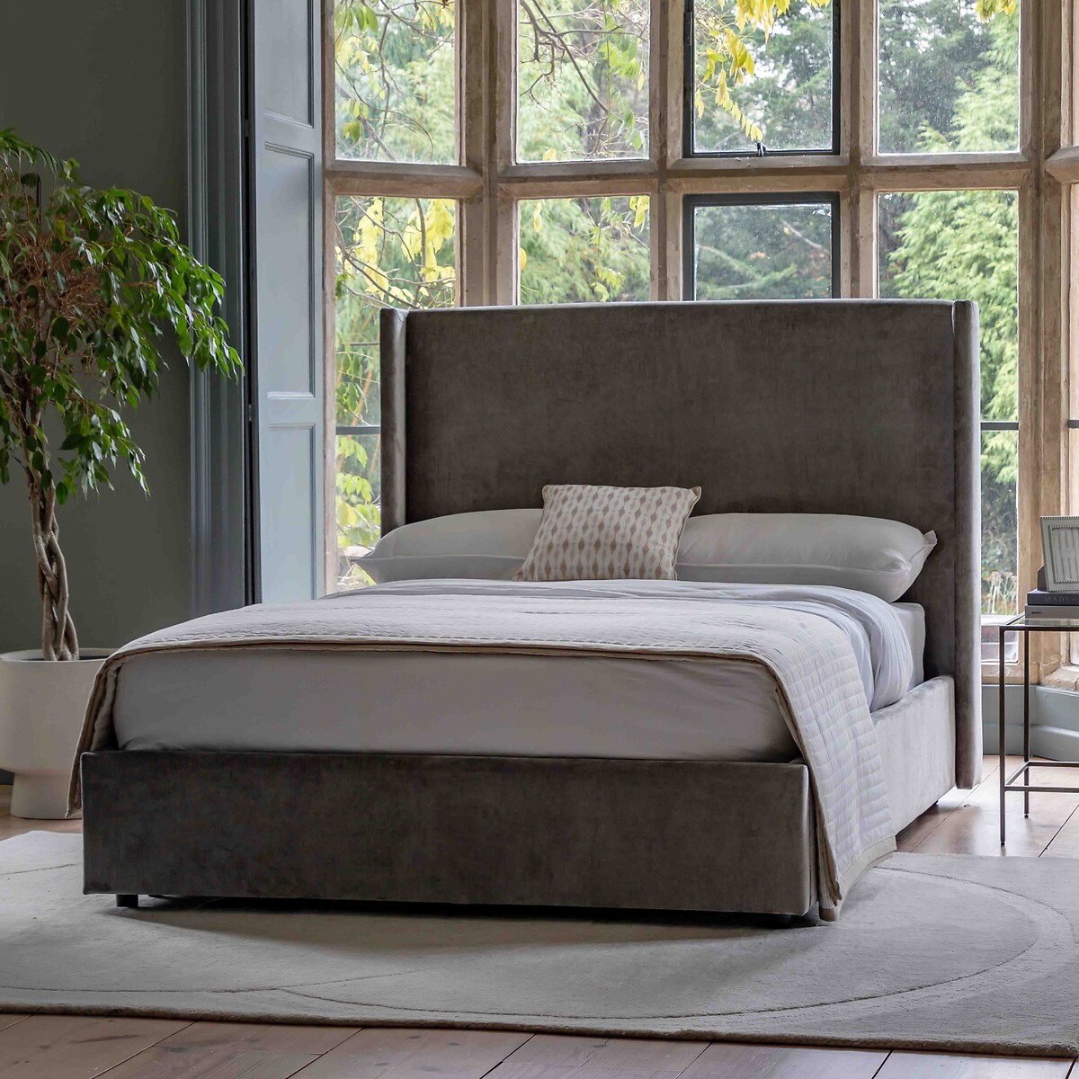 Halston Chenille Wingback Ottoman Storage Bed, ÉDITÉ