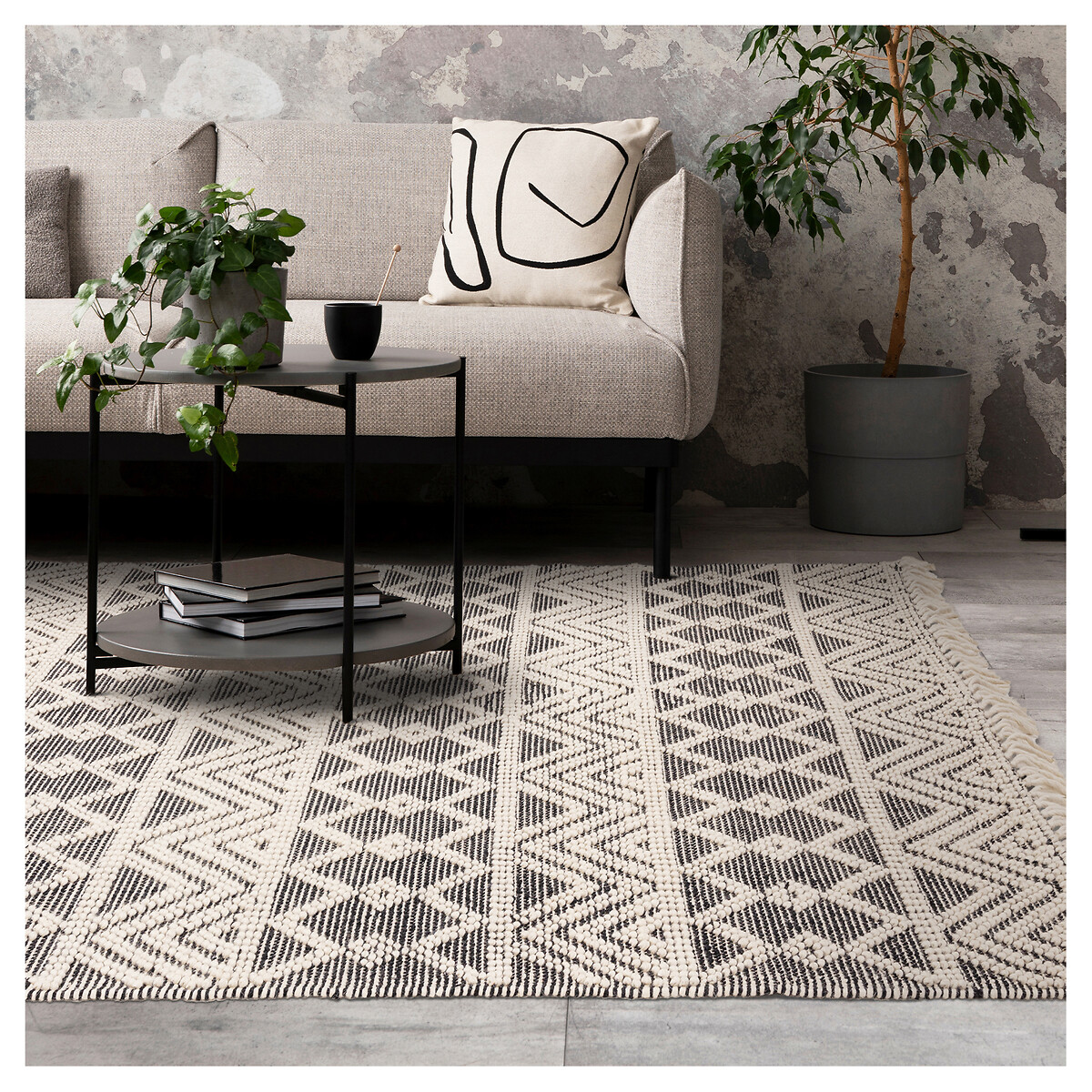 Grey store patterned rug