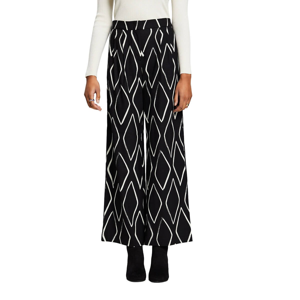 Printed Wide Leg Trousers in Straight Fit