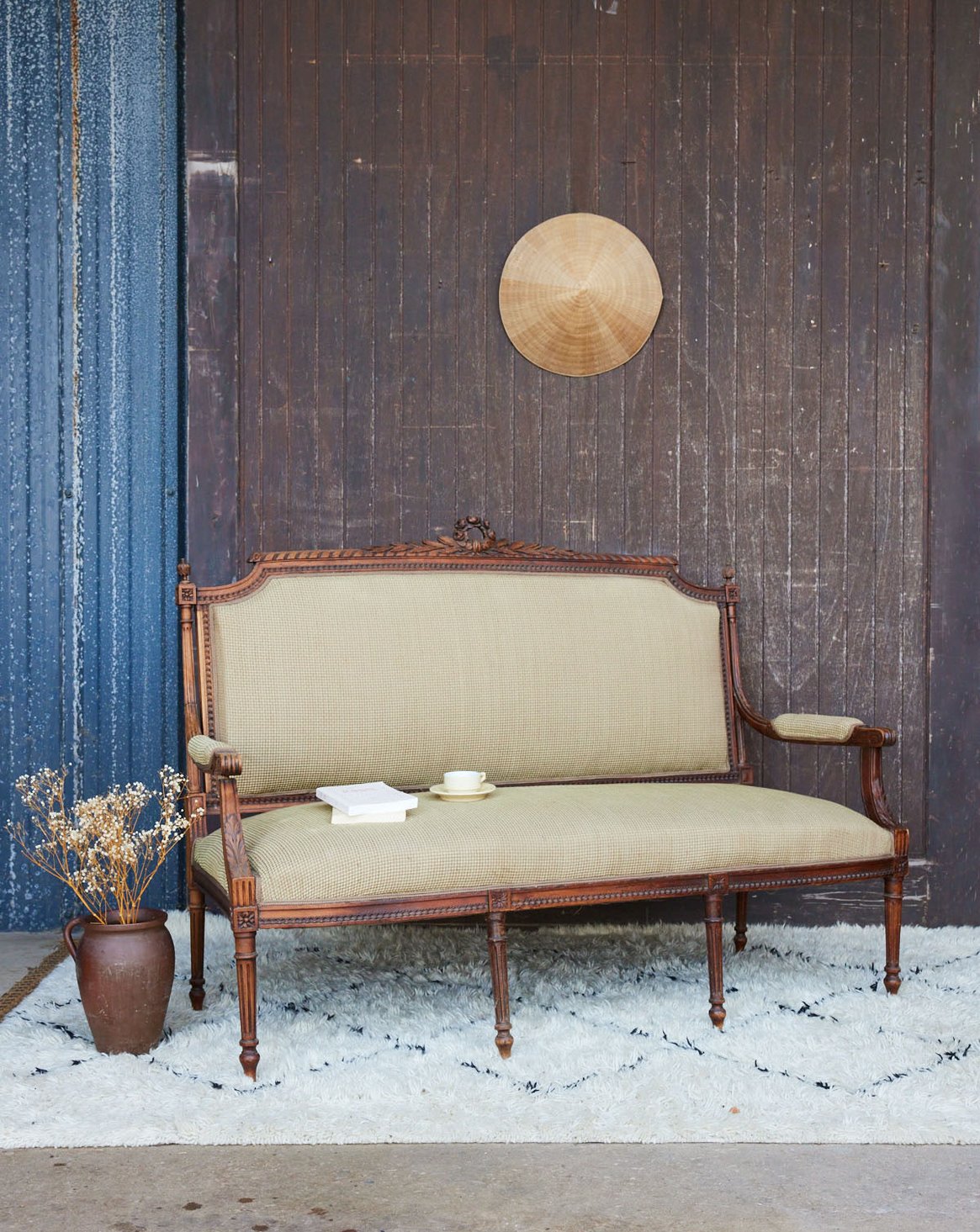 Banquette ancienne en bois et tissu Martine N°171 - Bon état, DEBONGOUT