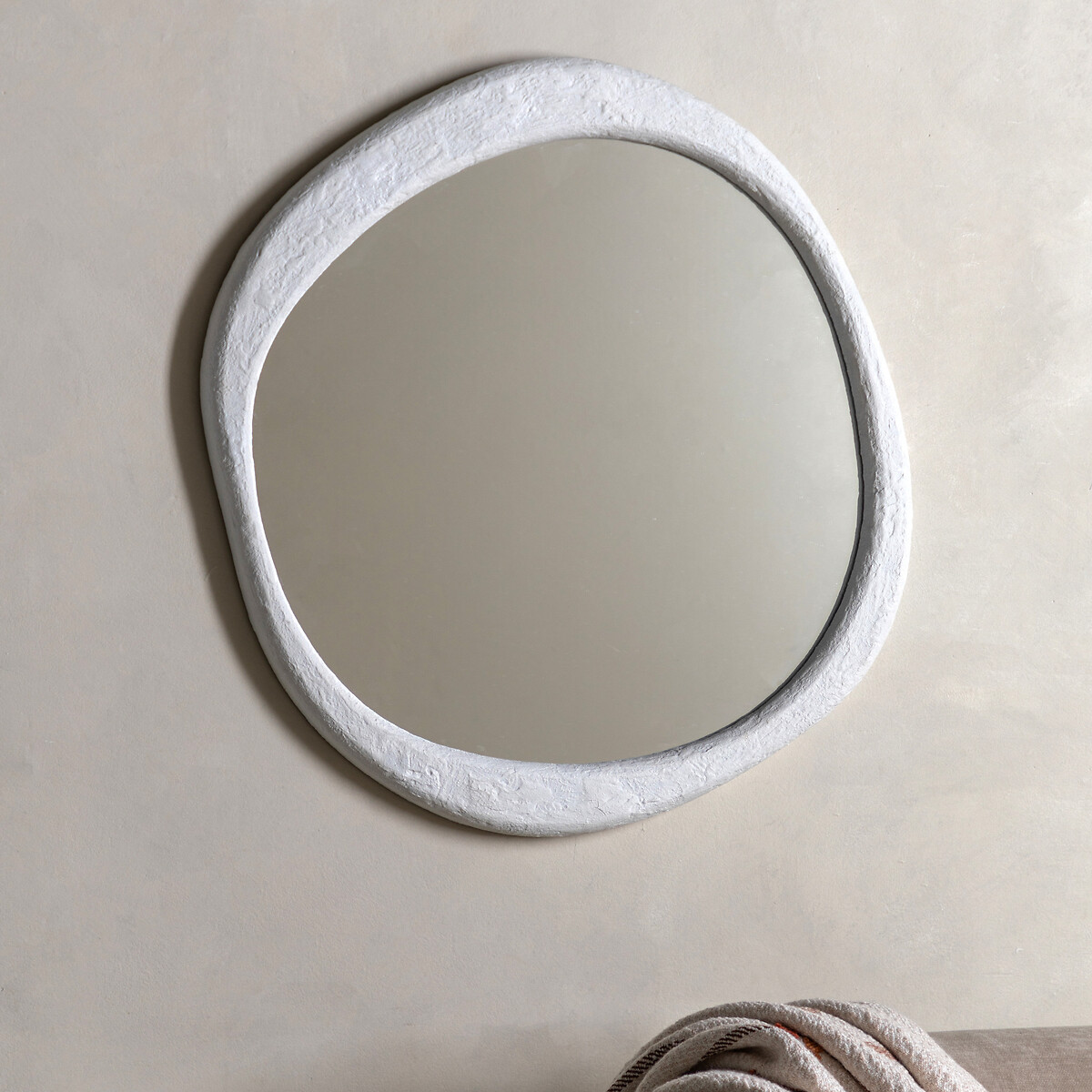 67cm Cosmo Pebble Mirror in White, ÉDITÉ