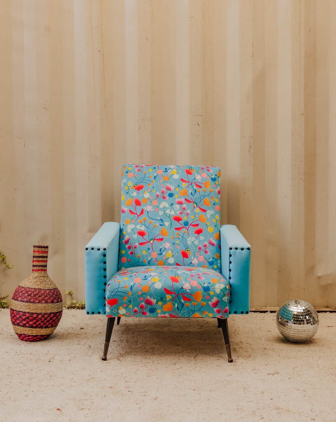 Fauteuil en tissu bleu à motifs Jakob N°1341 - Bon état, DEBONGOUT
