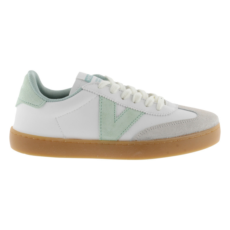 Tennis en cuir vertes à talon plat avec un patch de la marque sur la languette, VICTORIA