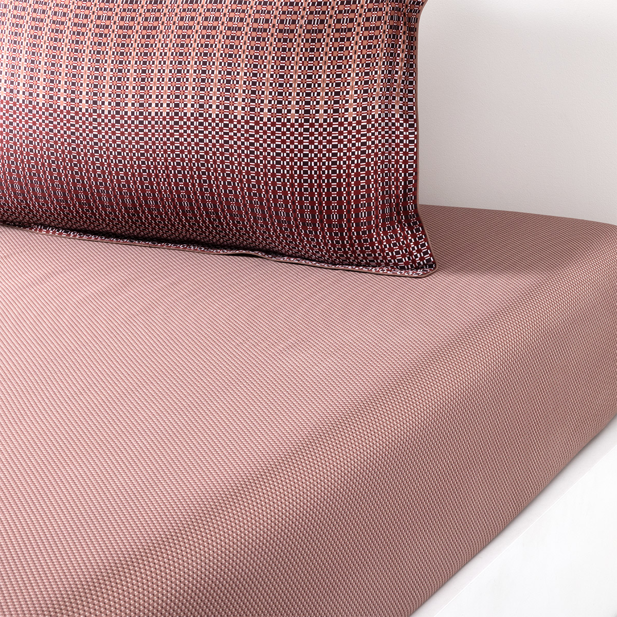Drap housse en satin de coton rouge, VASSILY, BOSS HOME