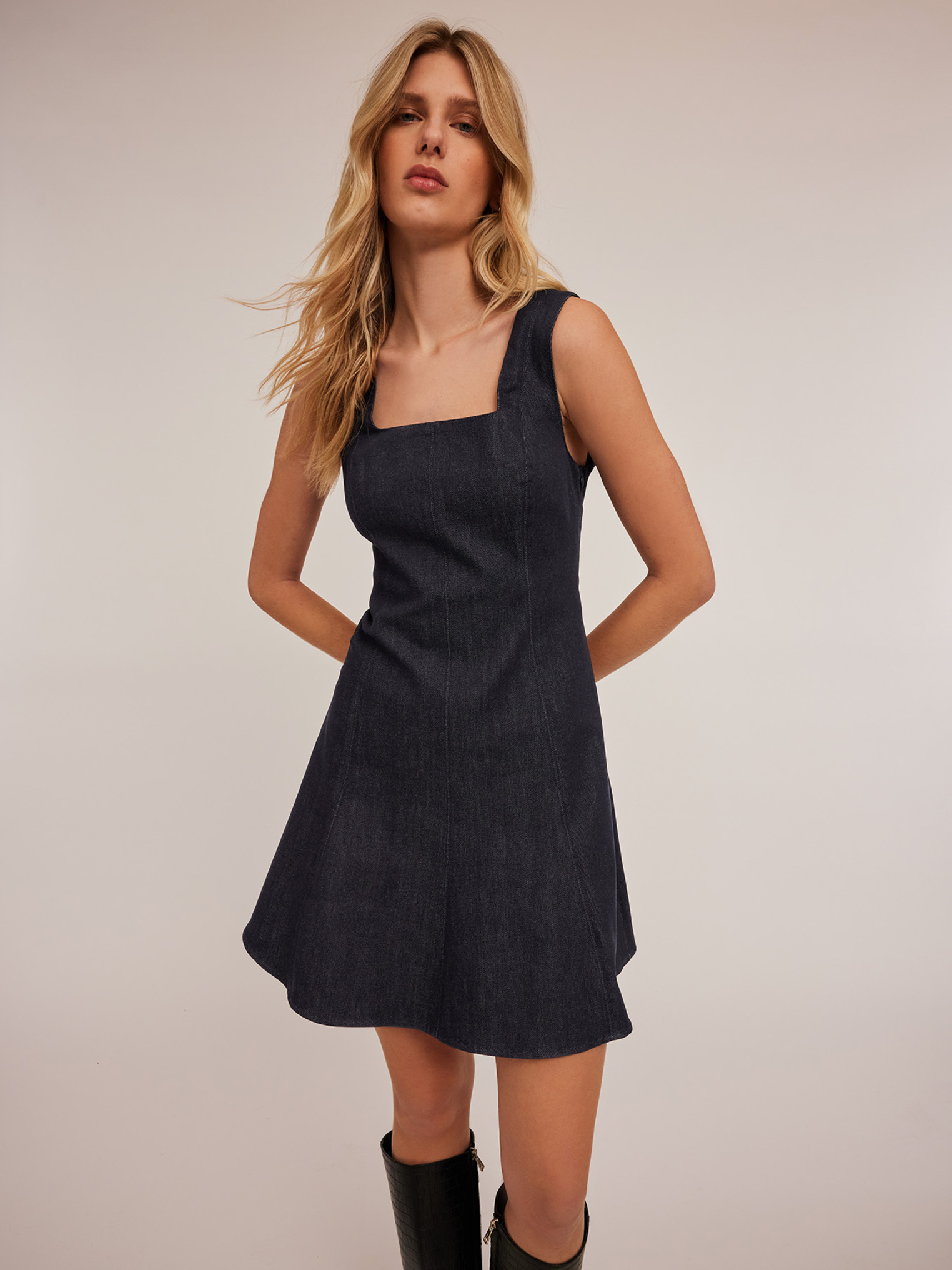 Mini-robe en jean., MOTIVI