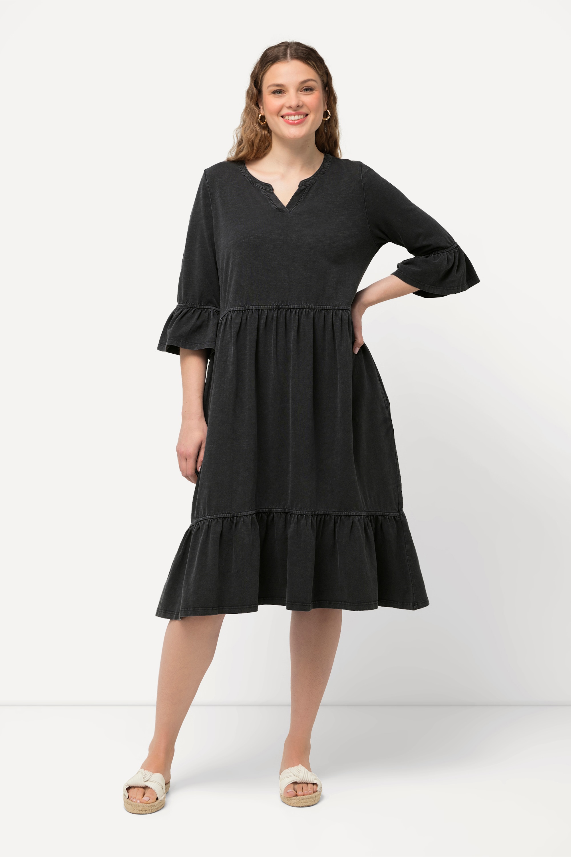 Robe en jersey avec volants. Col tunisien, ULLA POPKEN