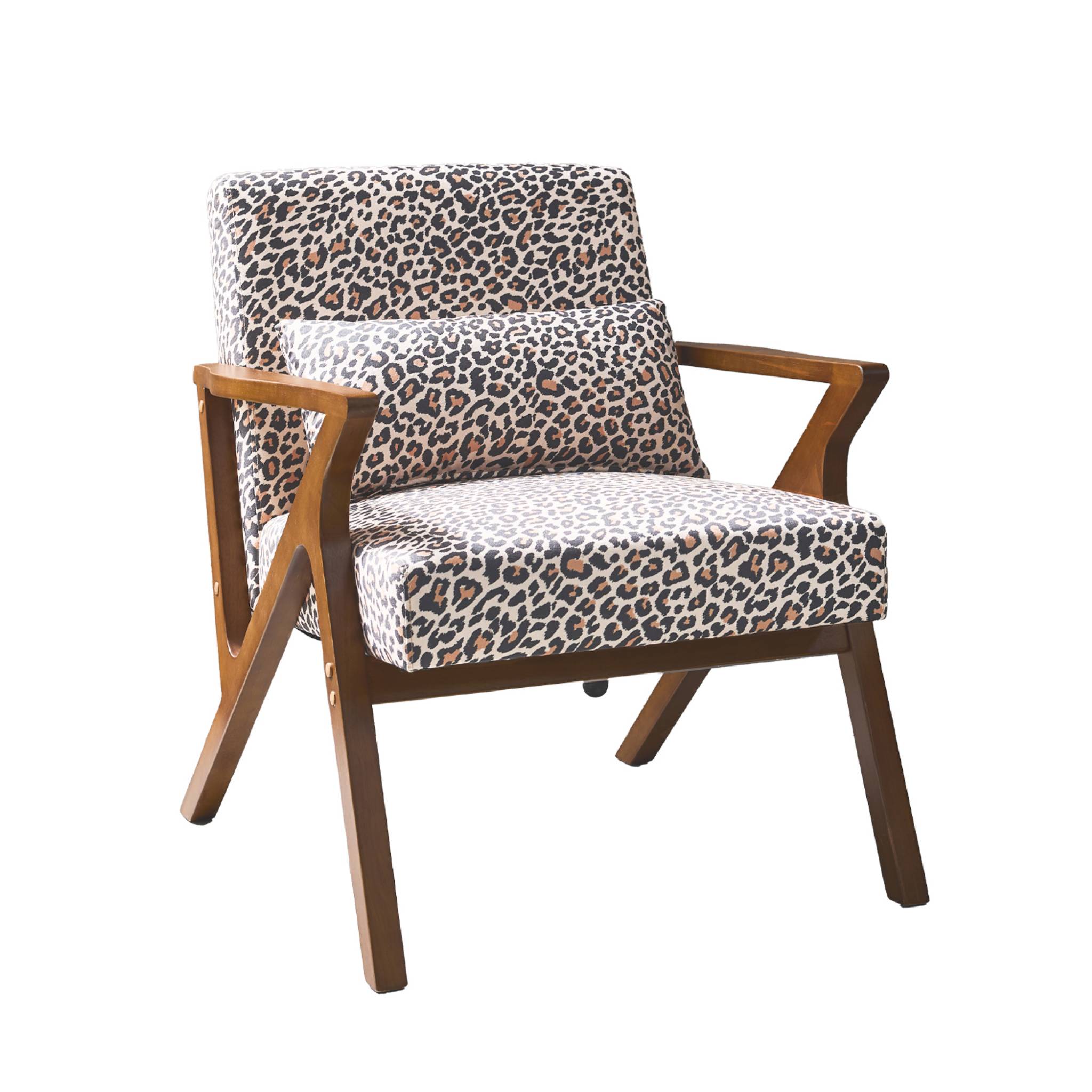 Fauteuil scandinave bois d'hévéa et imprimé léopard ANTOINE, SWEEEK