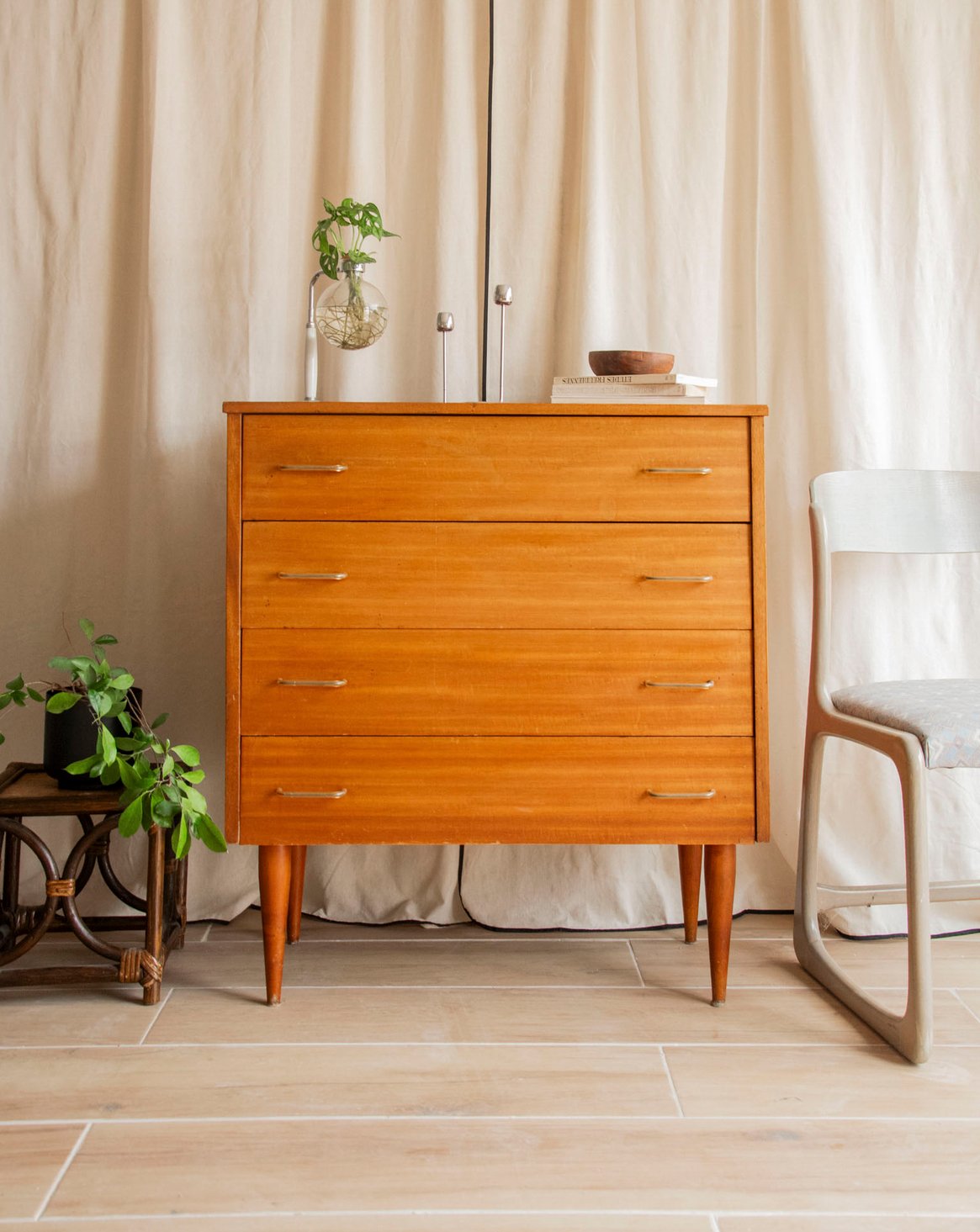 Commode scandinave aux pieds compas Olga N°700 - Bon état, DEBONGOUT