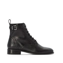 Botas em pele, com fecho