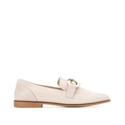 Mocassins em pele com fivela