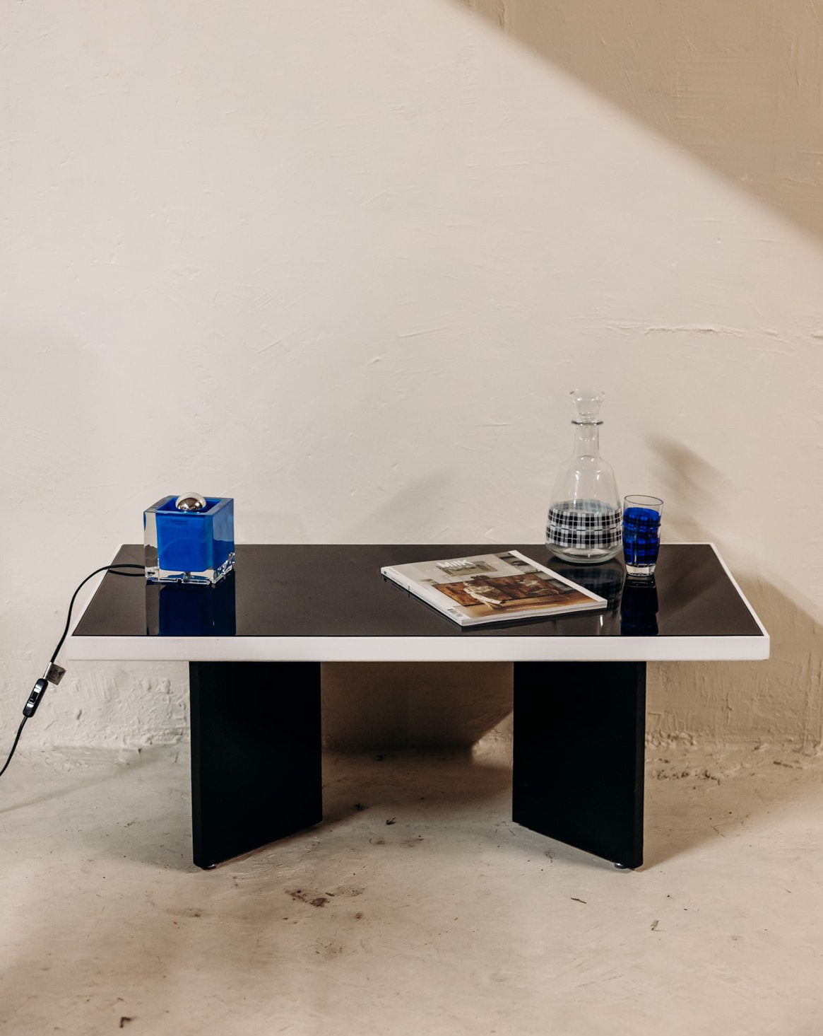 Table basse au verre fumé noir Donna N°1568 - Bon état, DEBONGOUT