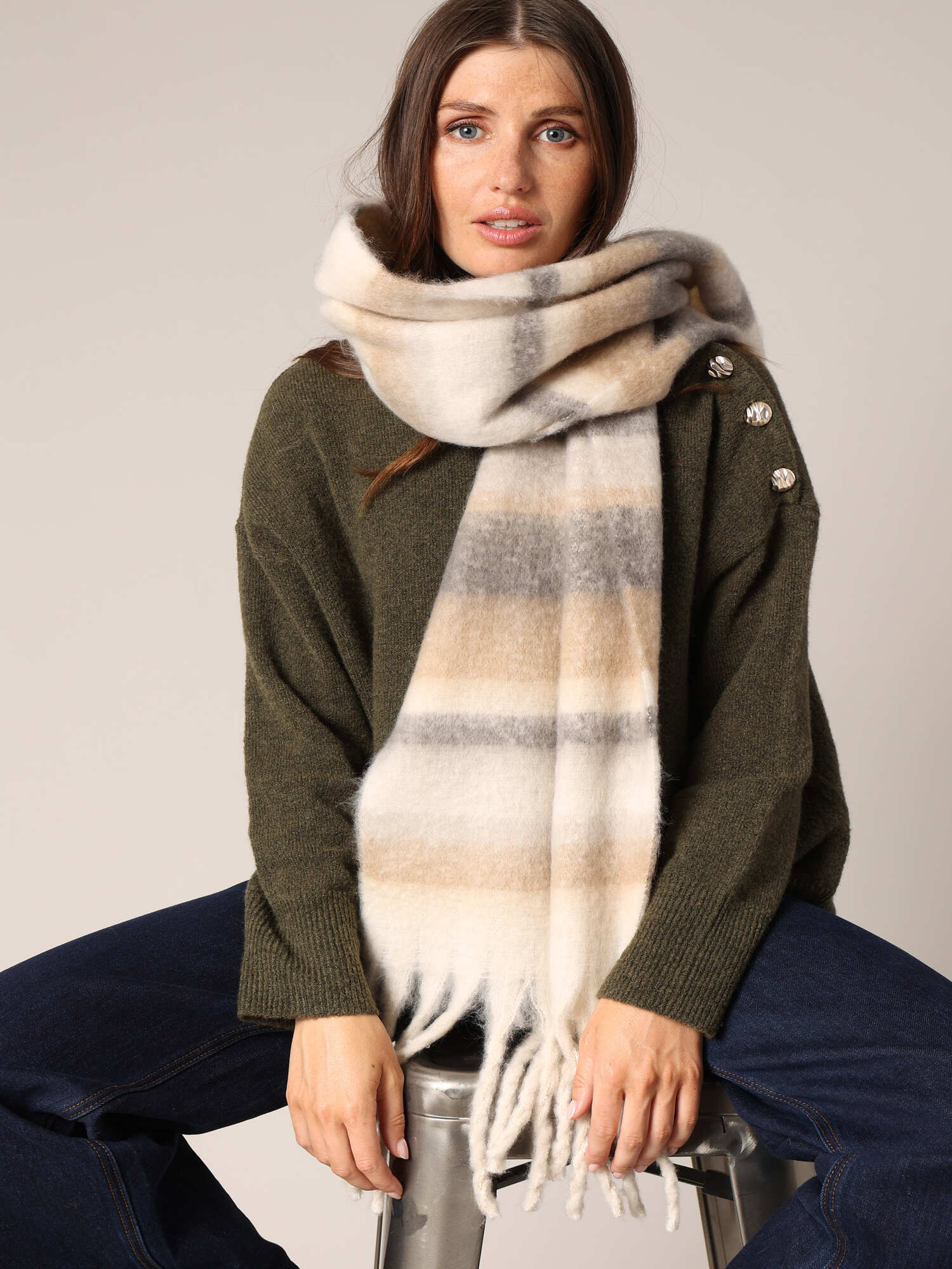 Écharpe oversize finie avec des franges épaisses ALOVA, DEELUXE