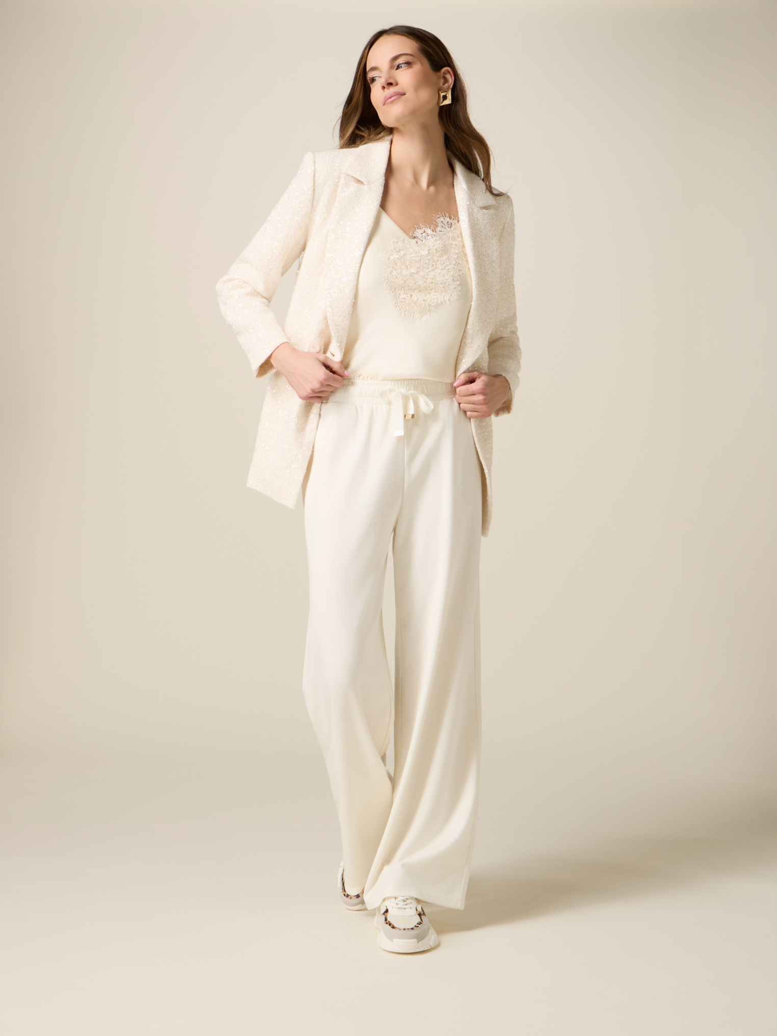 Joggers, OLTRE