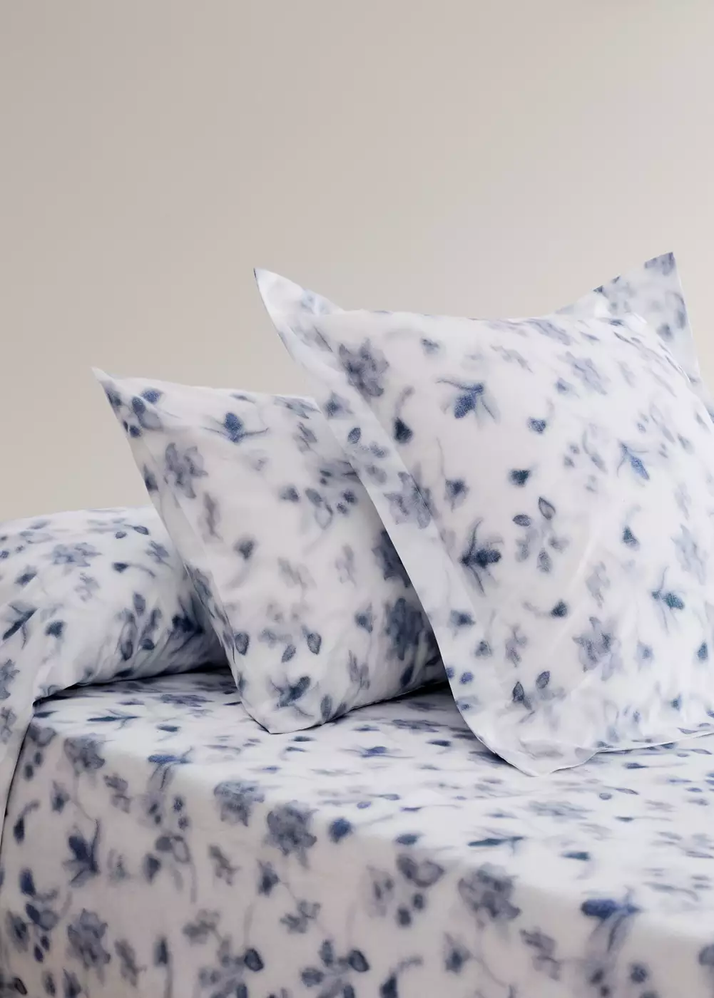 Deux taies d’oreiller percale fleur estompée 50x75 cm, MANGO HOME