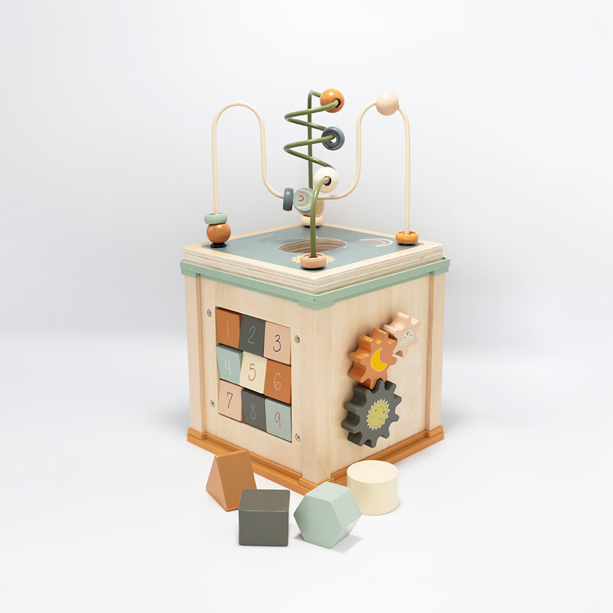 Cube d'activités en bois, TROIS KILOS SEPT