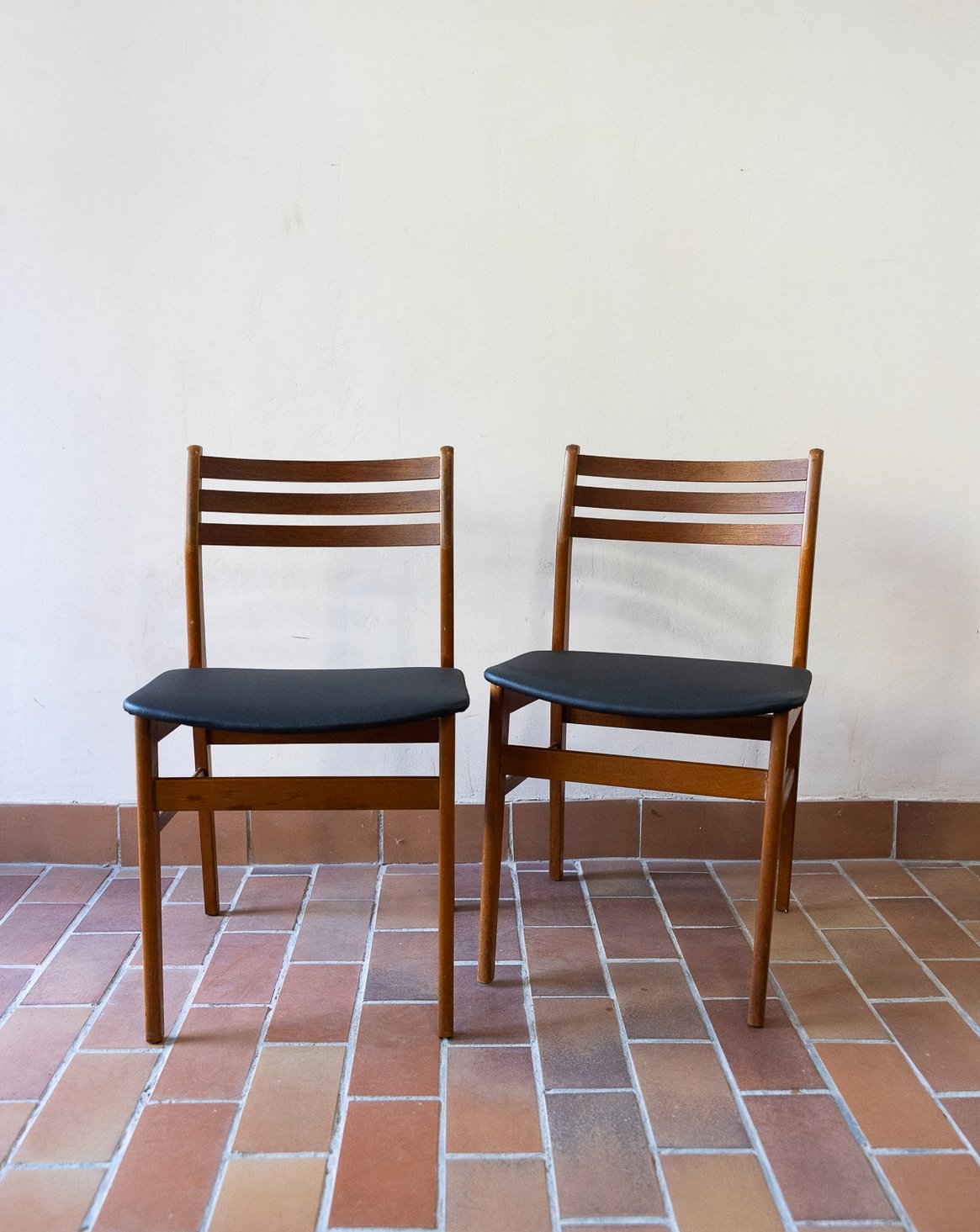 Paire de chaises à caractère Alma N°1795 - Bon état, DEBONGOUT