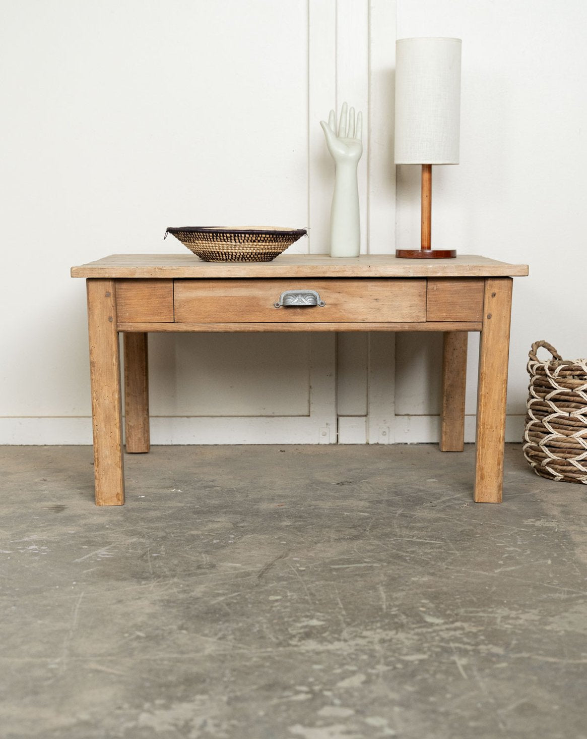 Table basse de campagne en bois Léonie N°1169 - Bon état, DEBONGOUT