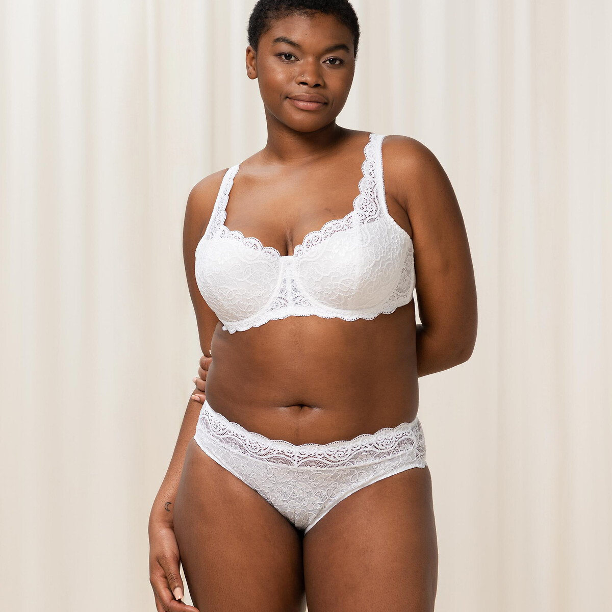 Lace balconette bra with padding Triumph Amourette 300