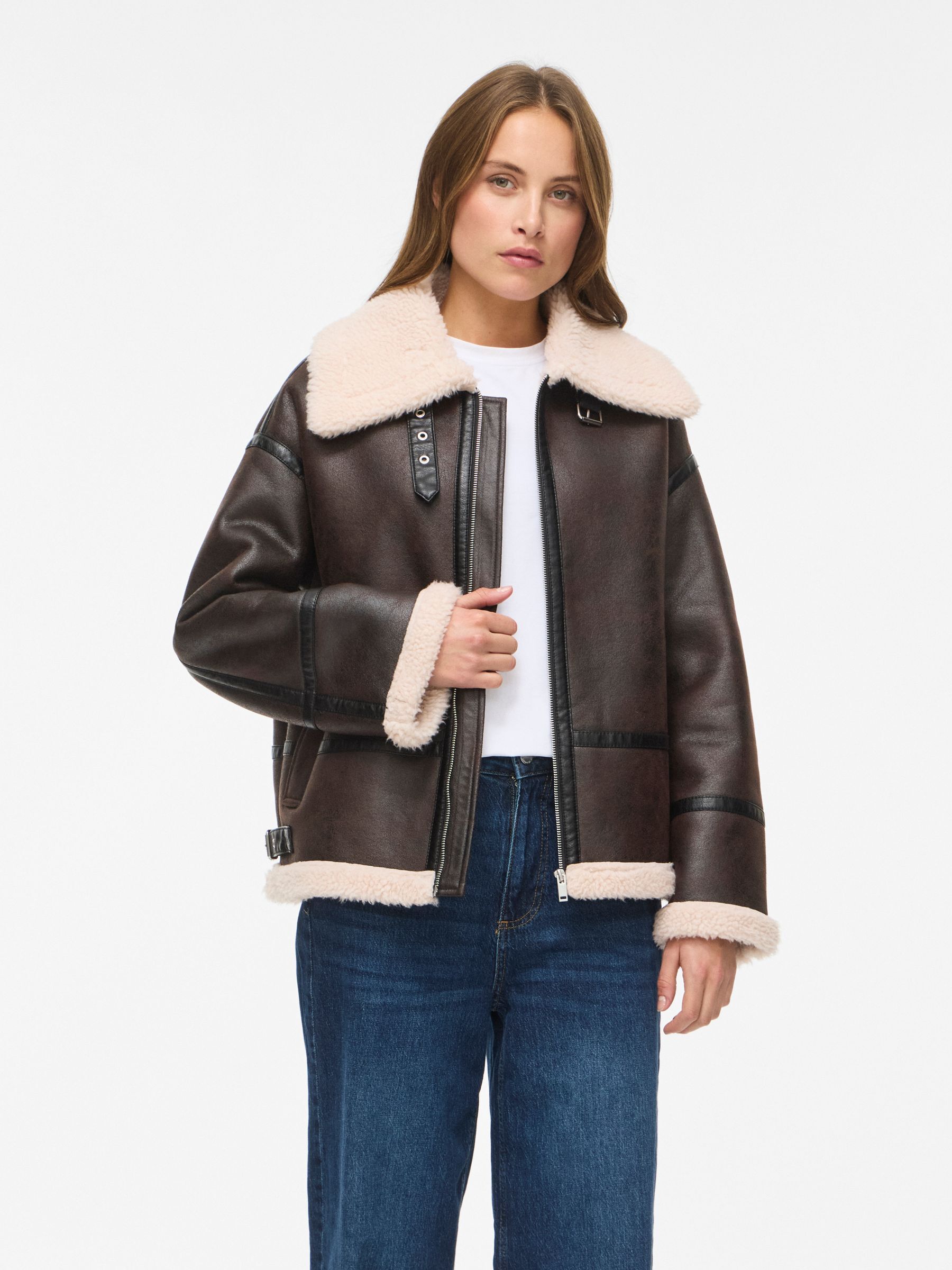 Veste, VILA