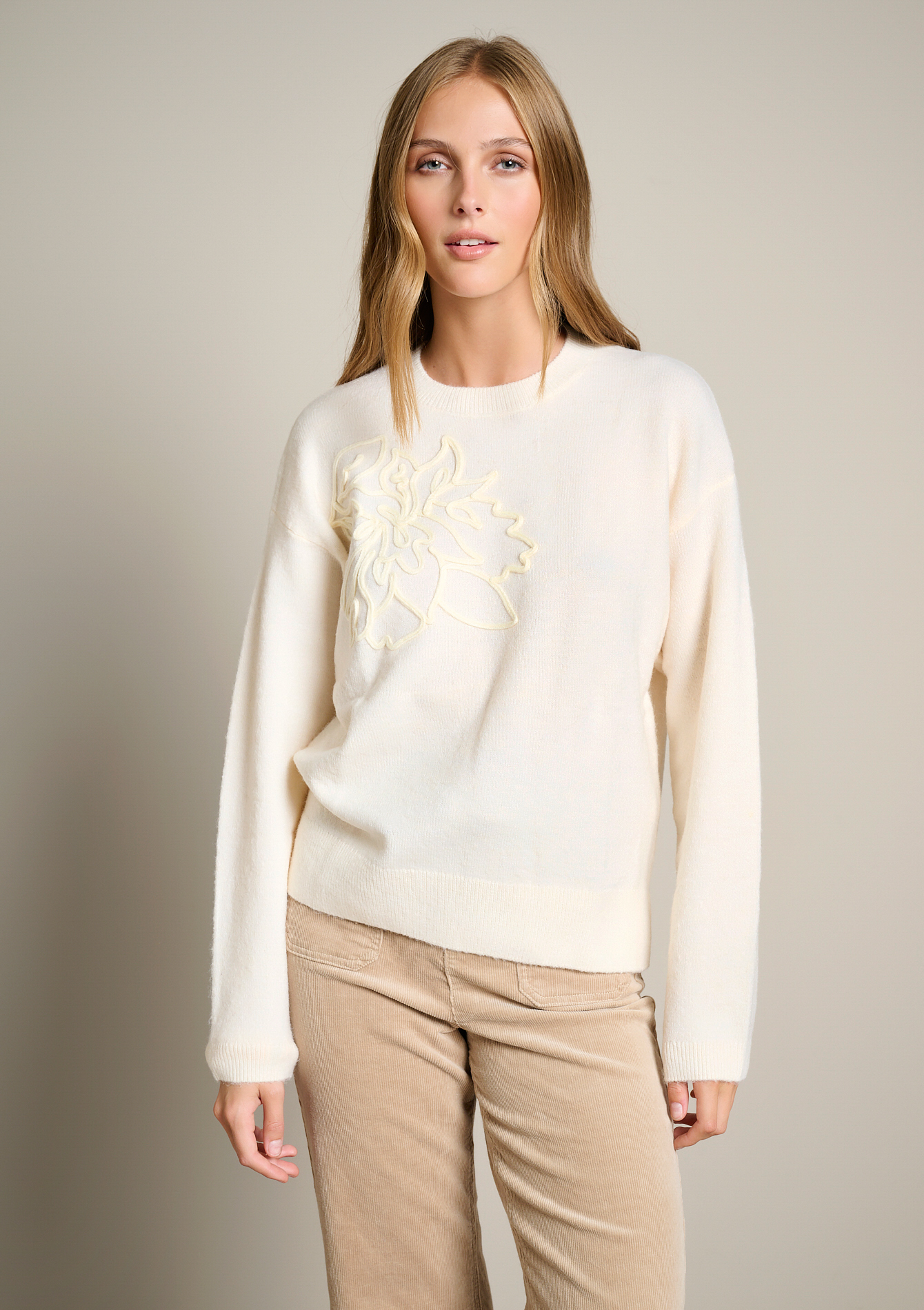 Pull à broderie florale, LOLALIZA