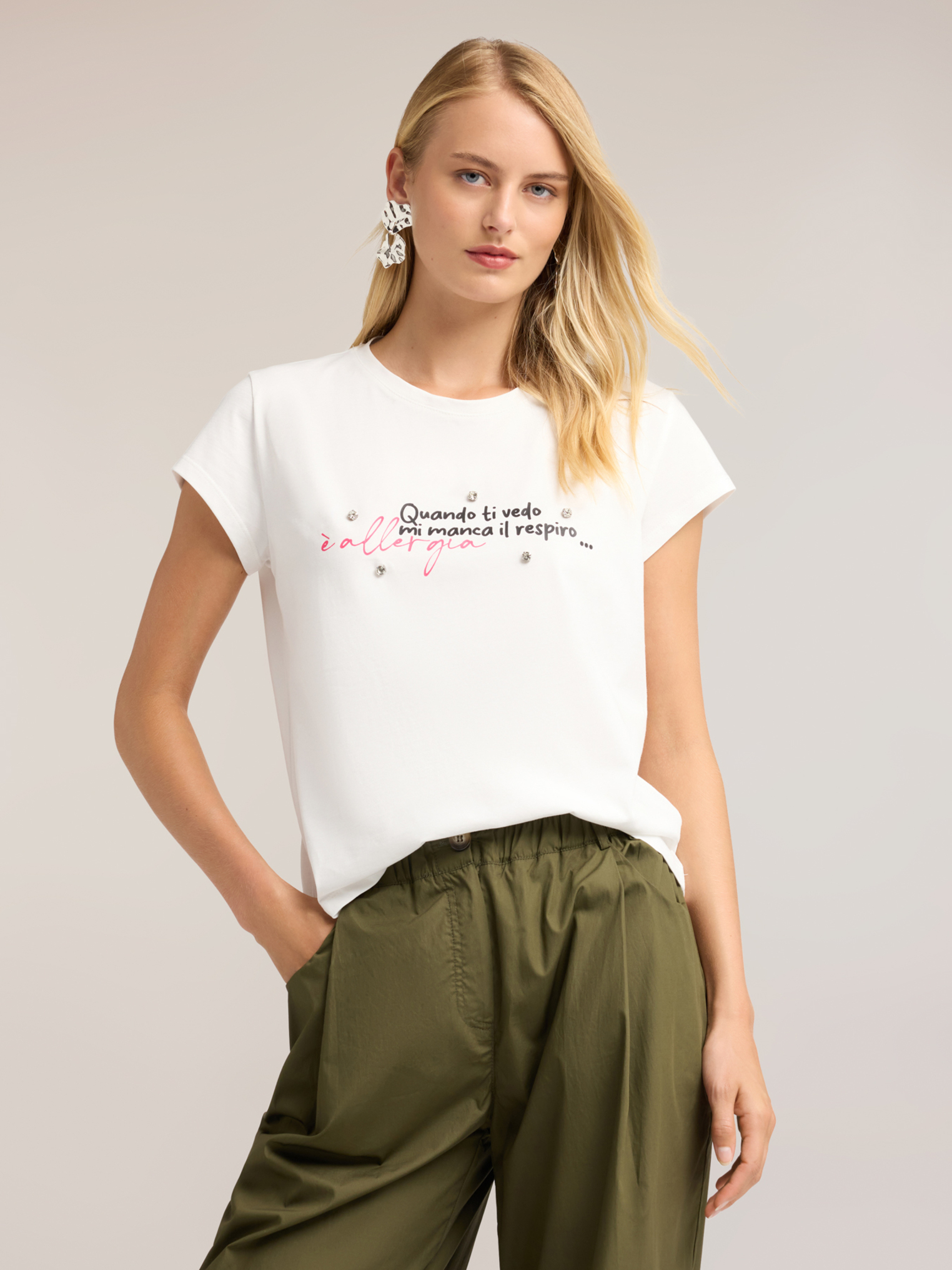 T-shirt avec inscription et broderie de pierres, MOTIVI