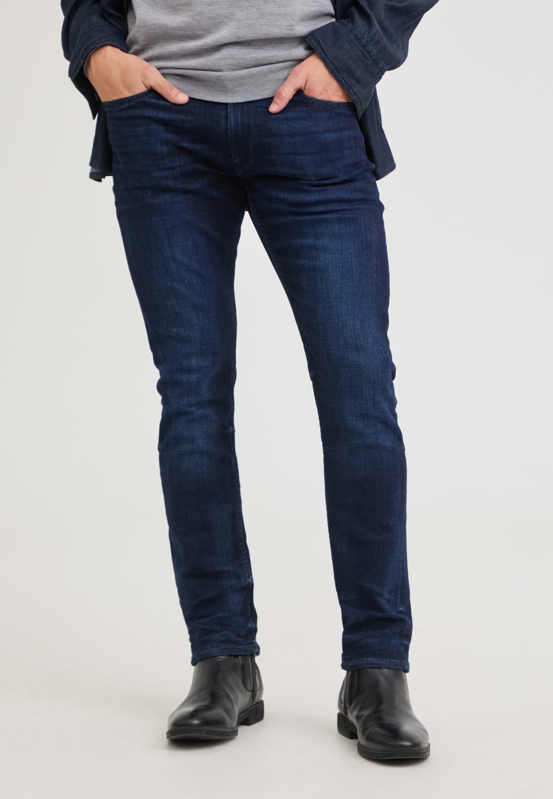 Jean Finnley Tapered, GUESS