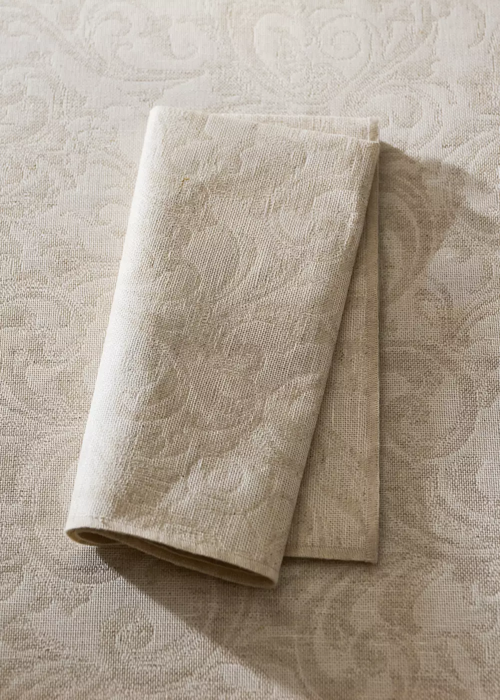 Serviettes de table enduites en coton jacquard avec finition overlock, MANGO HOME